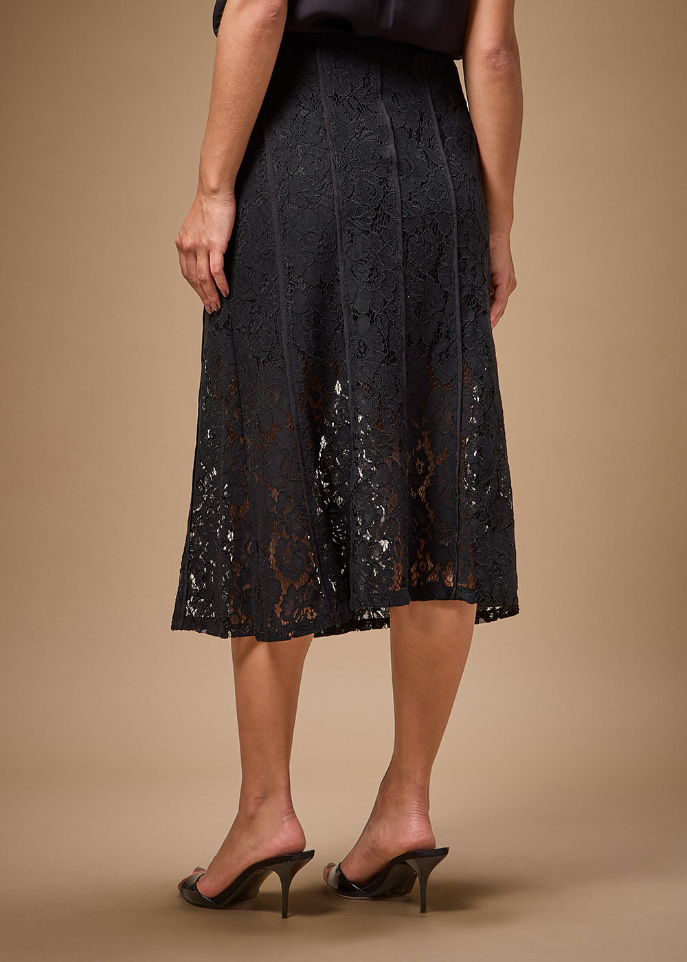 54.11.3706PTO SAIA RENDA EM NESGAS - HIGHLINE