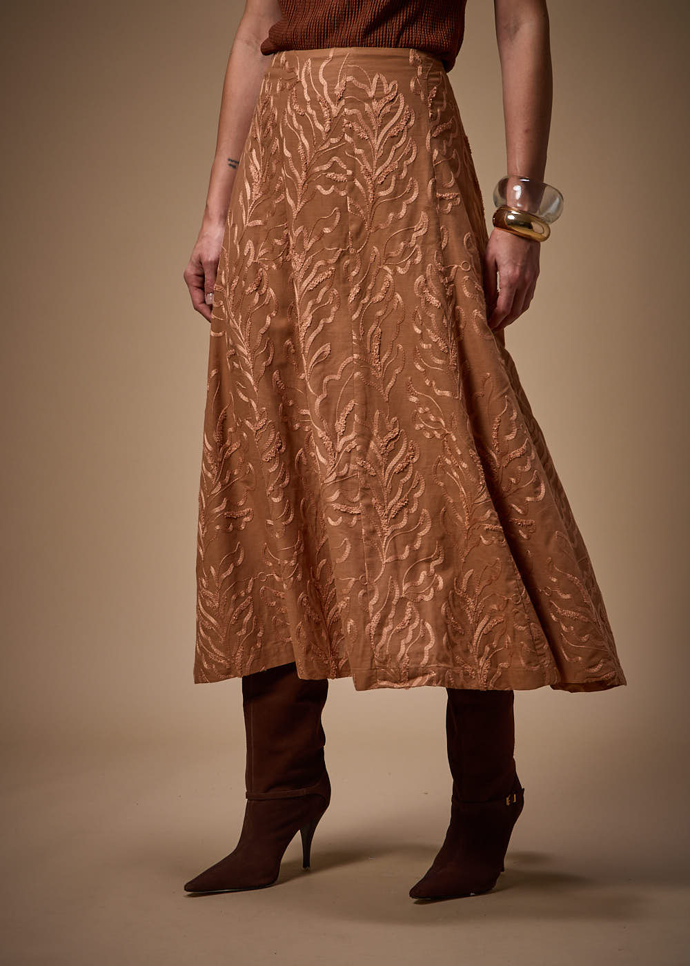 54.11.3710CRM SAIA MIDI RECORTES DETALHADA BORDADA