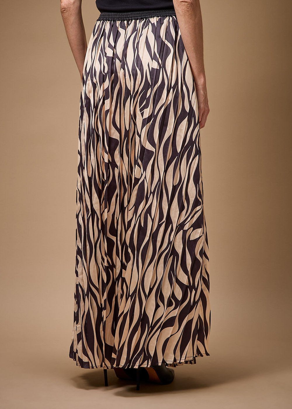 54.20.3701EST SAIA LONGA PLISSADA ESTAMPADA