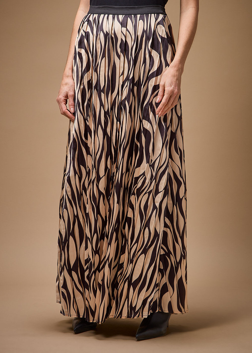 54.20.3701EST SAIA LONGA PLISSADA ESTAMPADA