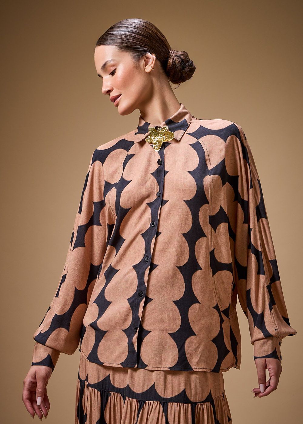 55.20.3701PTO CAMISA M/L DETALHADA ESTAMPA TÓQUIO