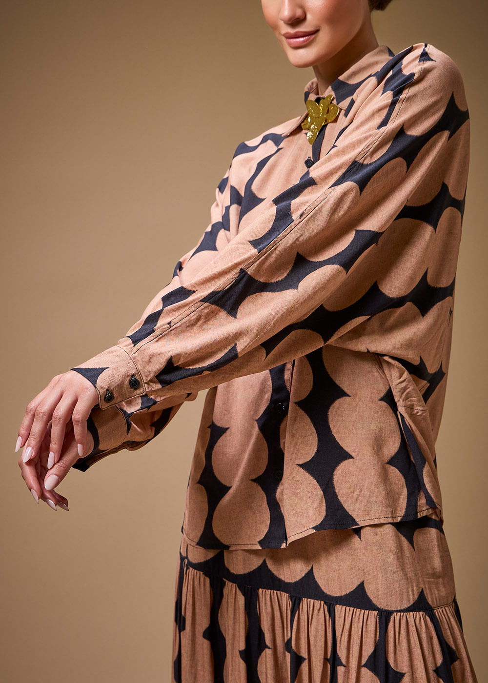 55.20.3701PTO CAMISA M/L DETALHADA ESTAMPA TÓQUIO