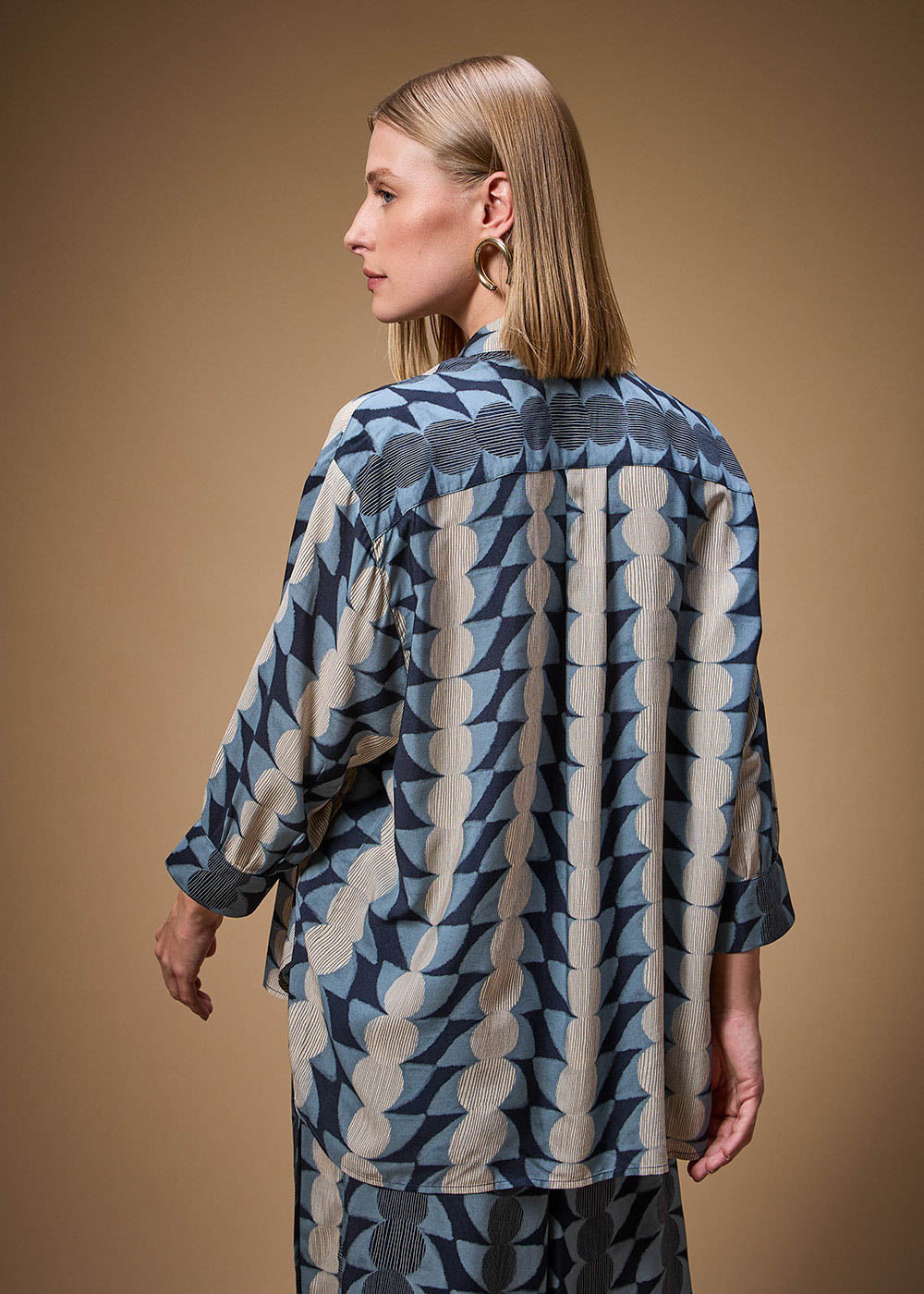 55.20.3705OFW CAMISA MANGA 7/8 ESTAMPA TSUKI