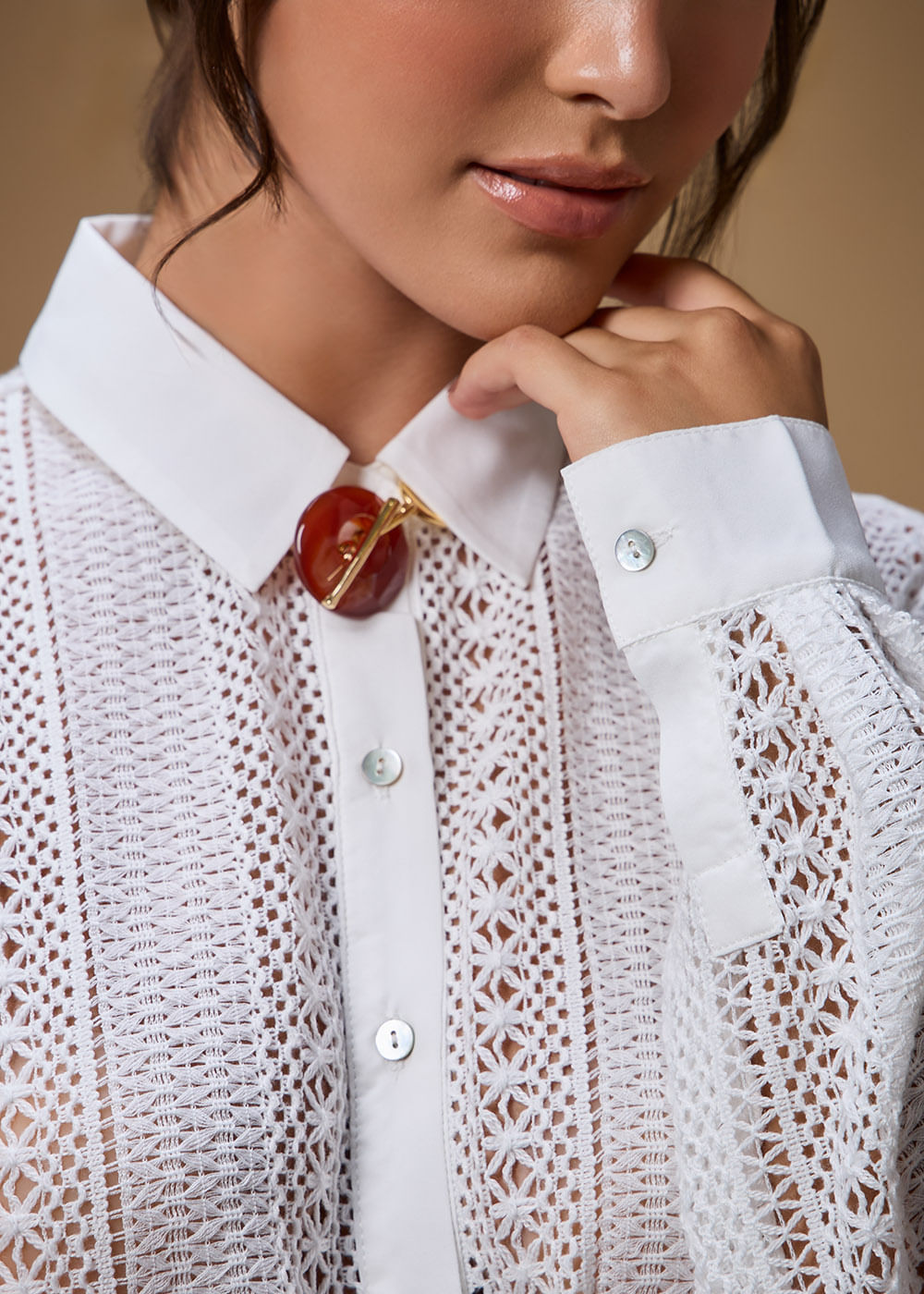 55.40.3702OFW CAMISA DE RENDA PONTO VAZADO