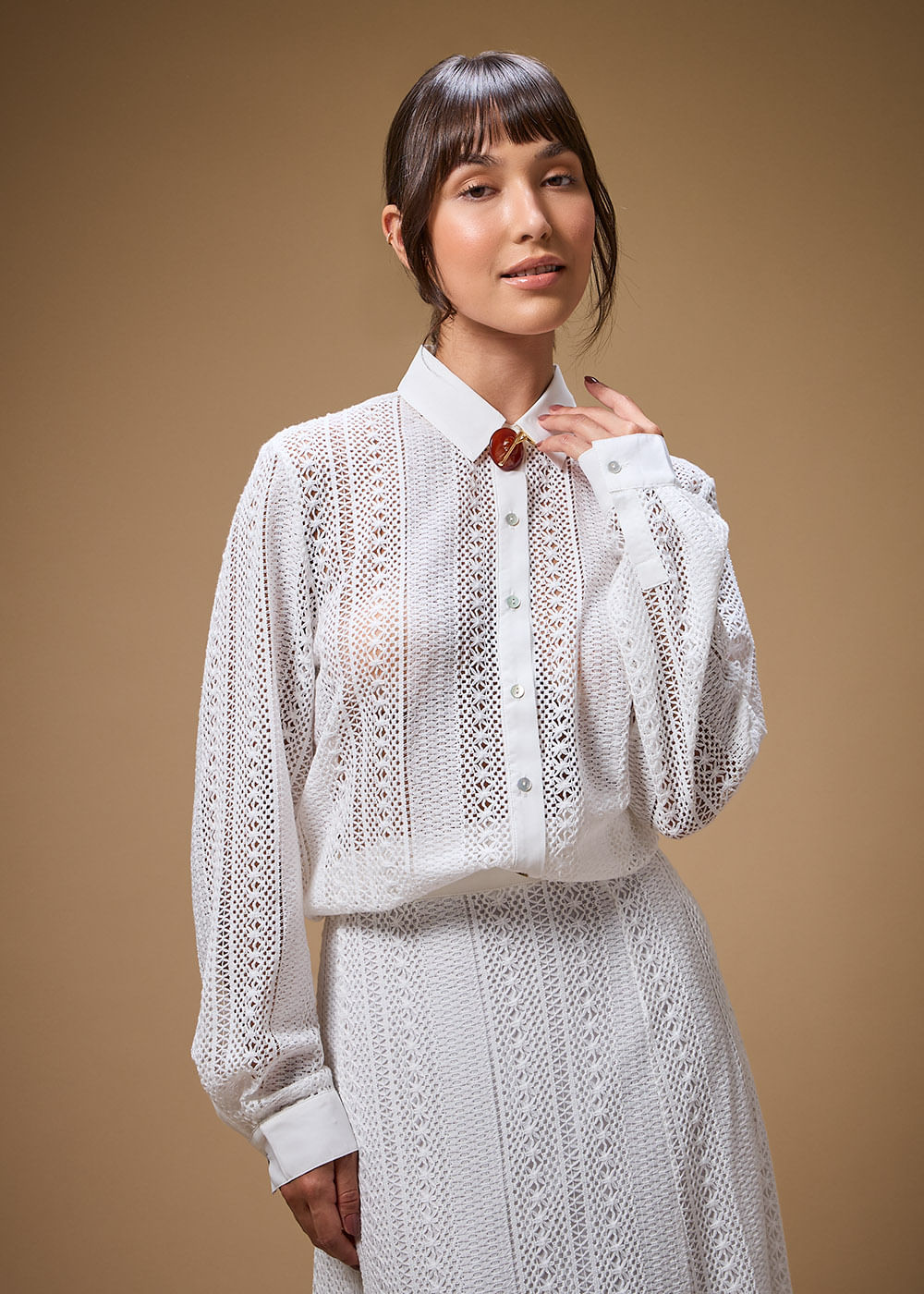 55.40.3702OFW CAMISA DE RENDA PONTO VAZADO