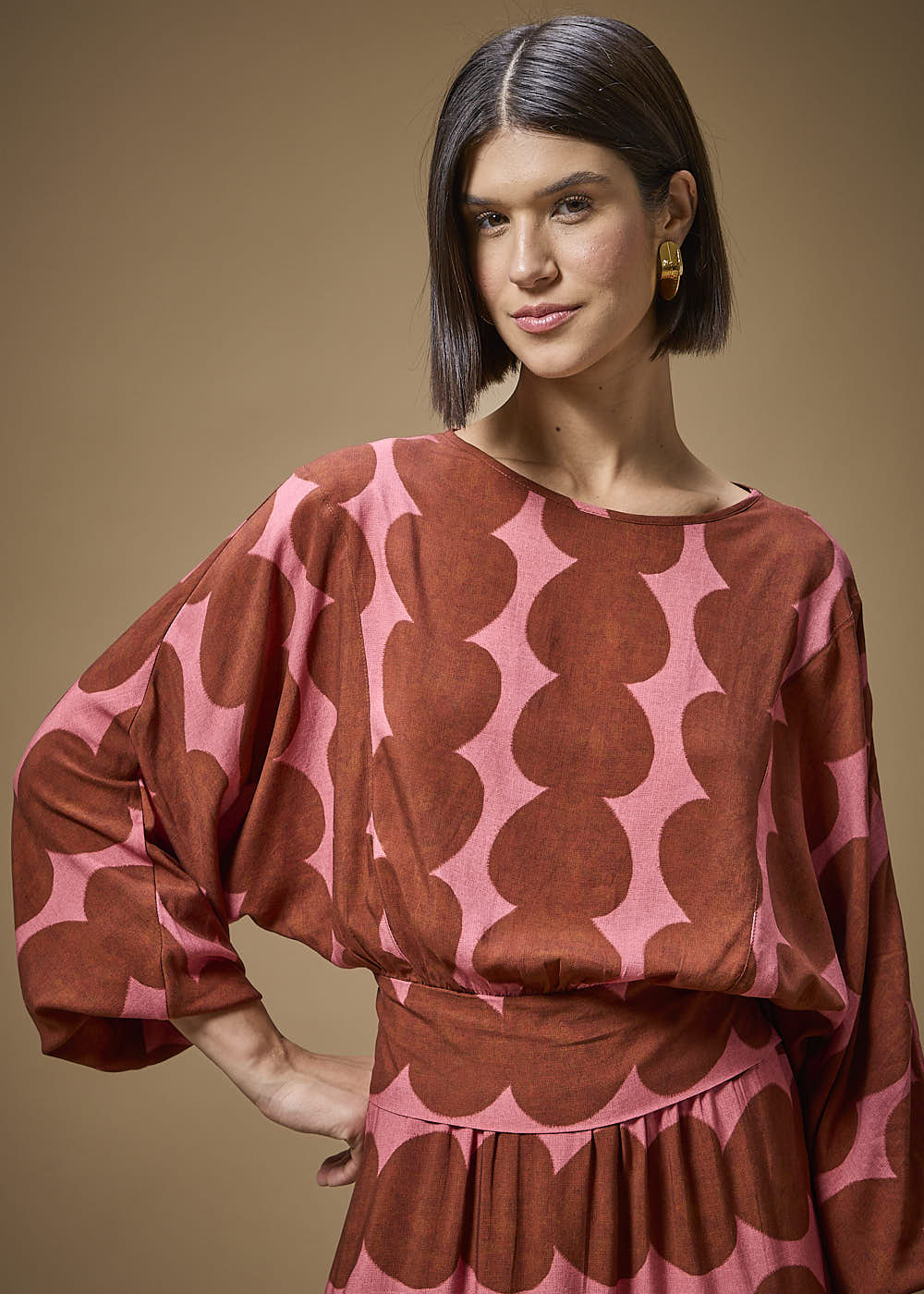 56.20.3701LOT BLUSA DETALHADA M/L ESTAMPA TÓQUIO