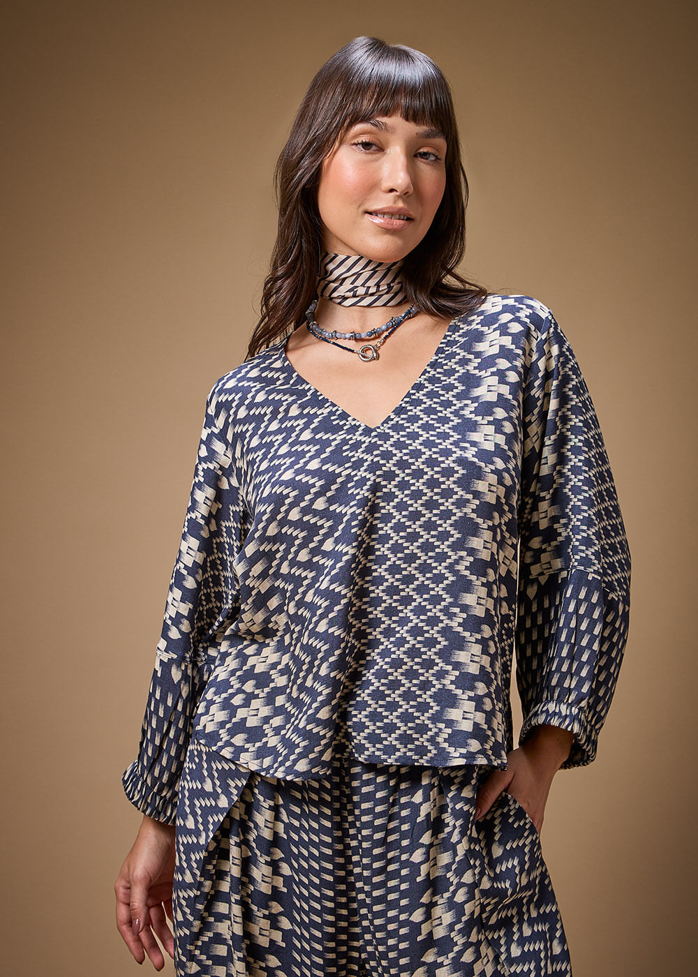 56.20.3706EST BLUSA MG 7/8 ESTAMPA ORIGAMI