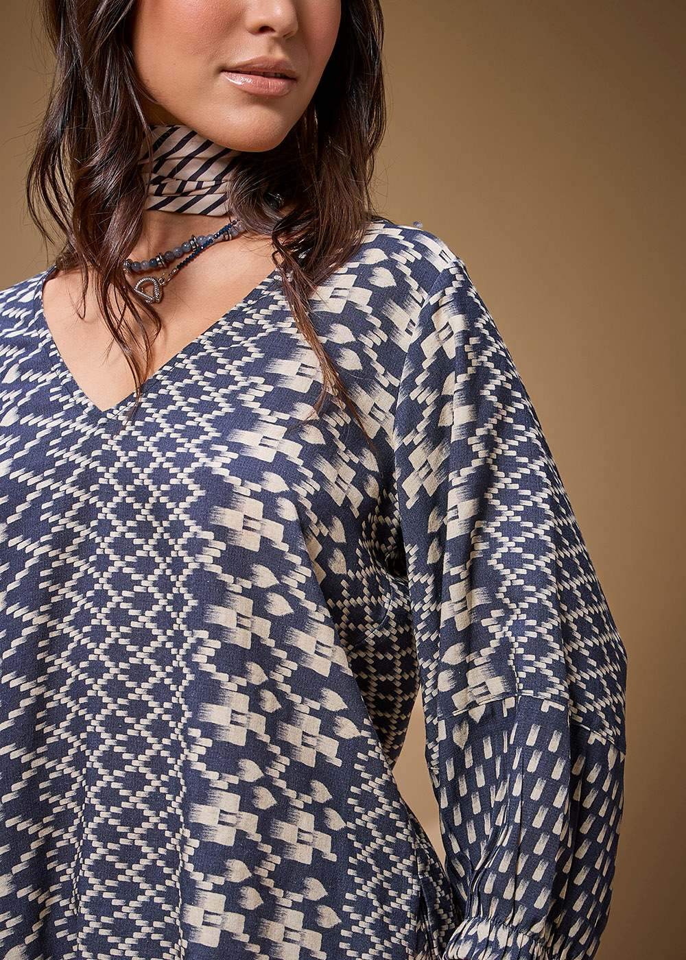 56.20.3706EST BLUSA MG 7/8 ESTAMPA ORIGAMI