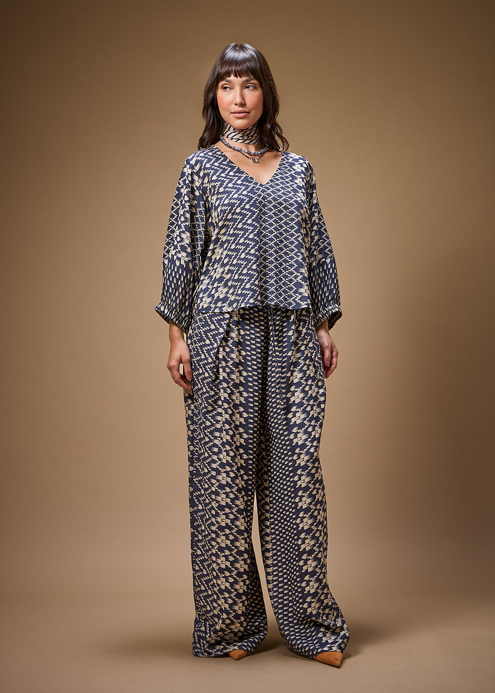 56.20.3706EST BLUSA MG 7/8 ESTAMPA ORIGAMI