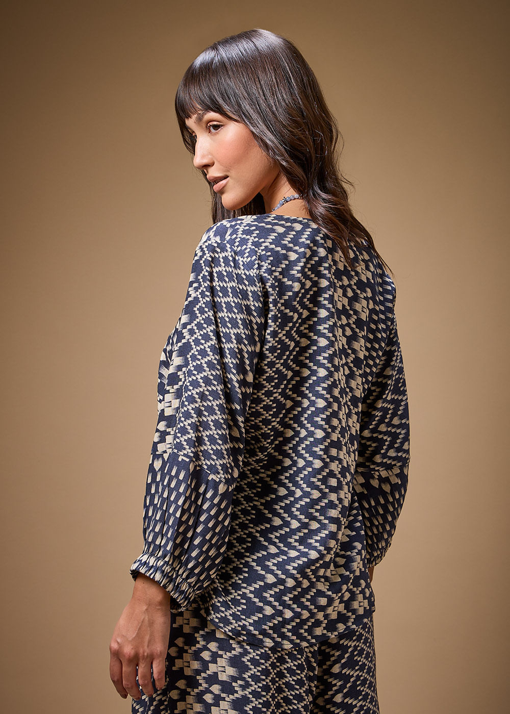 56.20.3706EST BLUSA MG 7/8 ESTAMPA ORIGAMI