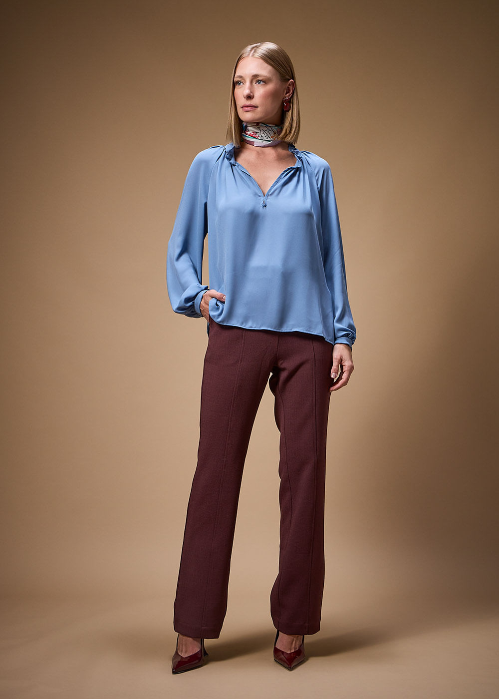 56.40.3703MZU BLUSA M/L CHIFFON GOLA DETALHADA