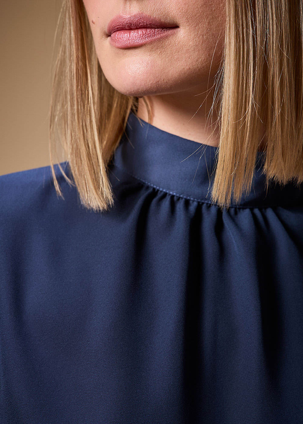 56.40.3705IKE BLUSA CHIFFON M/L GOLA ALTA