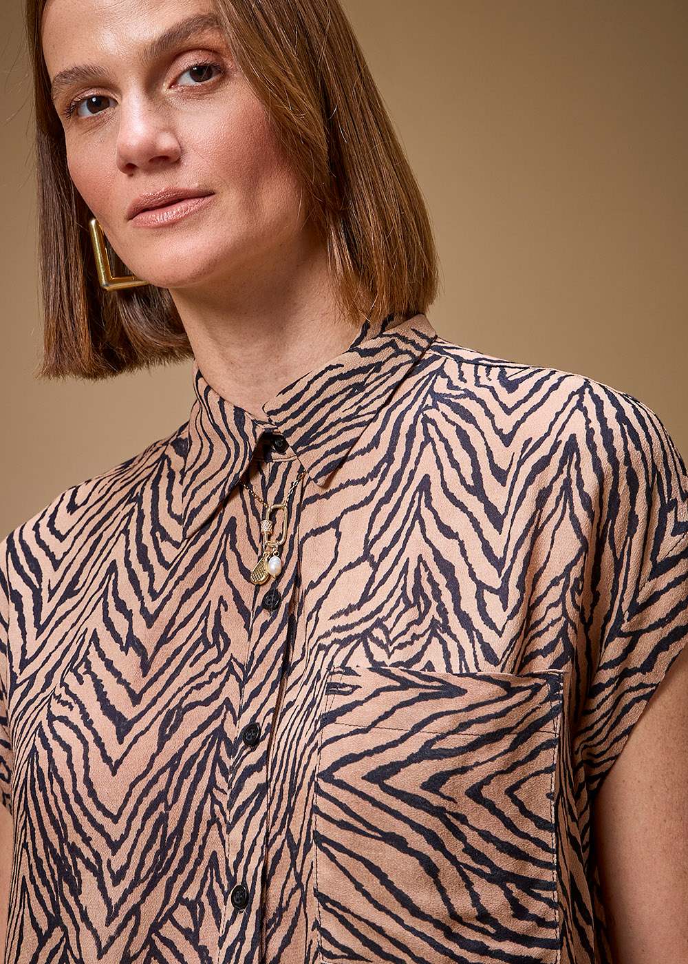 57.20.3701MSO CAMISA M/C ESTAMPA TOTTORI