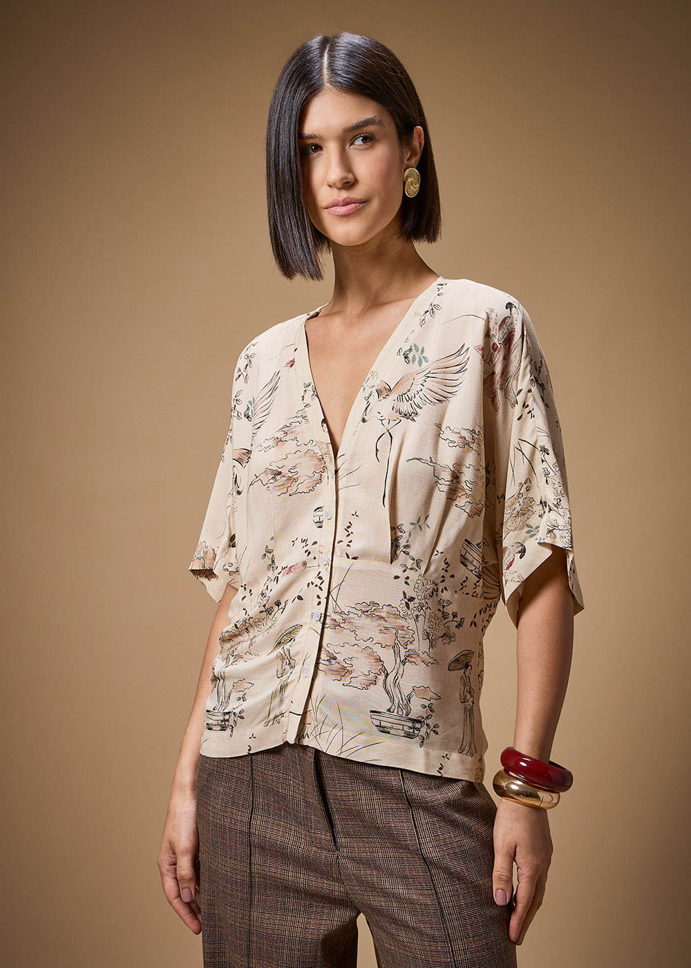 57.20.3706EST BLUSA KIMONO ESTAMPA GUEIXAS