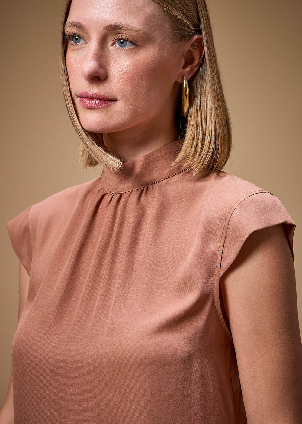 57.40.3709MSO BLUSA CHIFFON M/C GOLA HALTER NECK