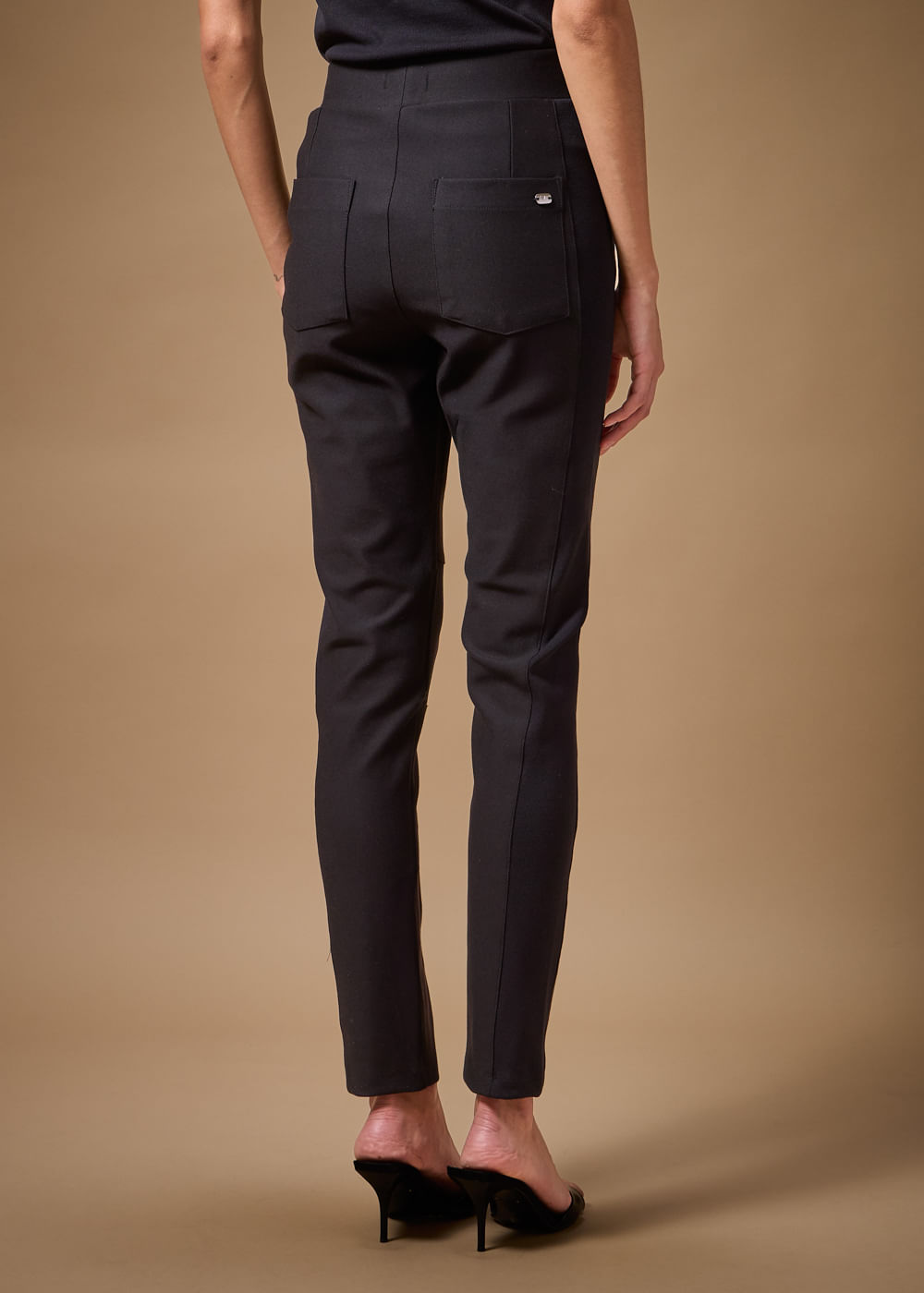 62.20.3701PTO CALCA LEGGING RECORTES CANELADOS