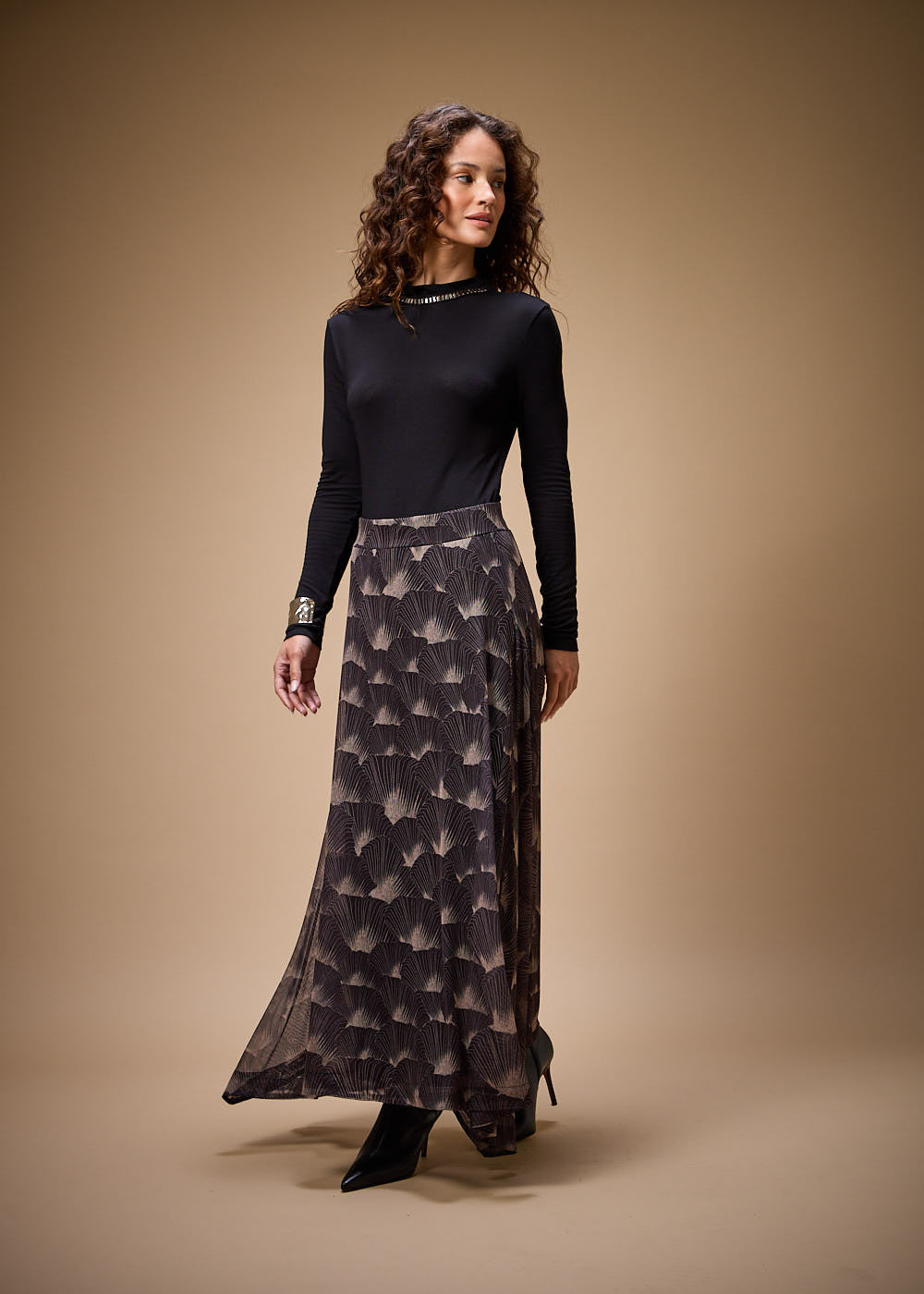 64.40.3701EST SAIA  LONGUETE EM TULE  ESTAMPA LEQUE