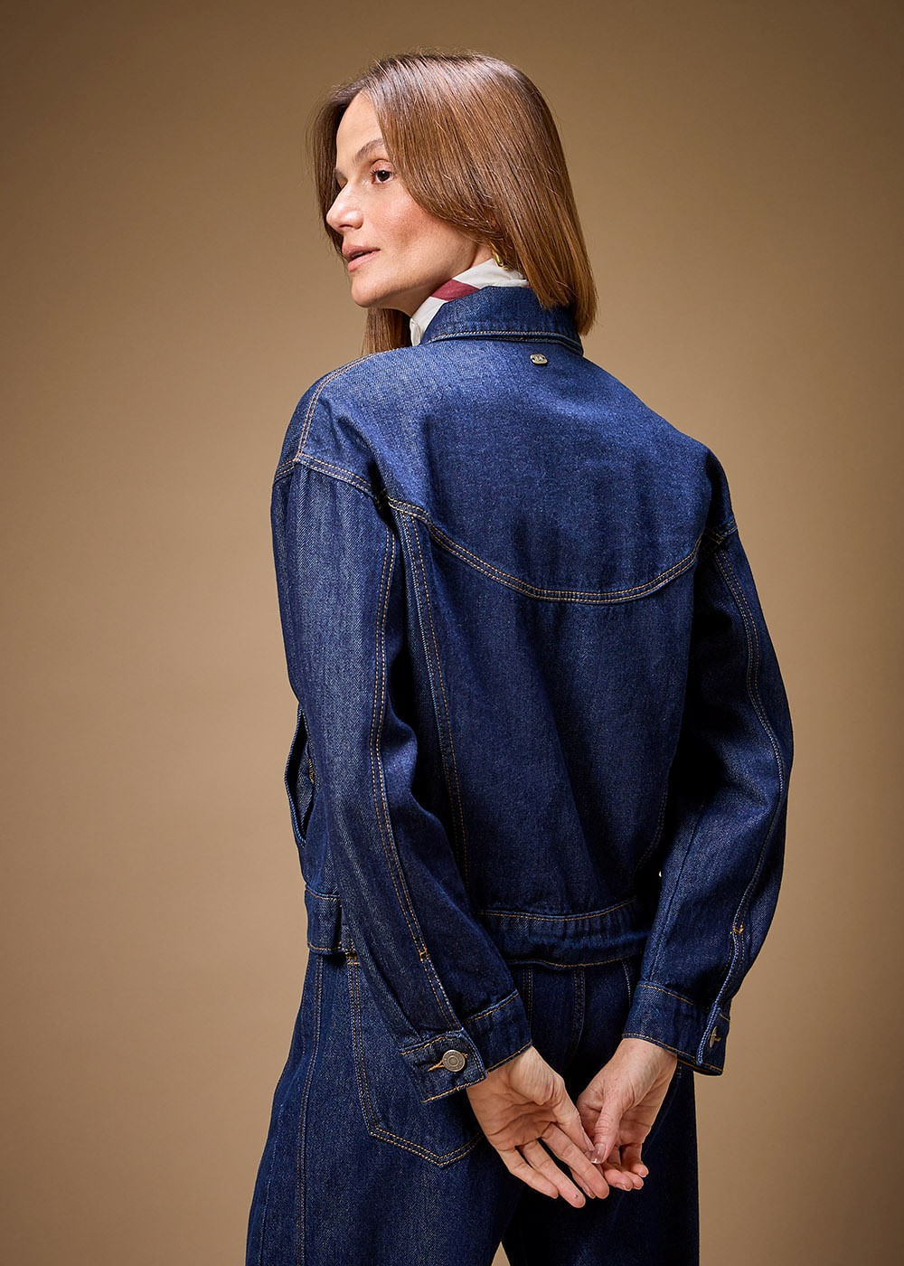 11.30.3703AMA JAQUETA JEANS RECORTE FRONTAL