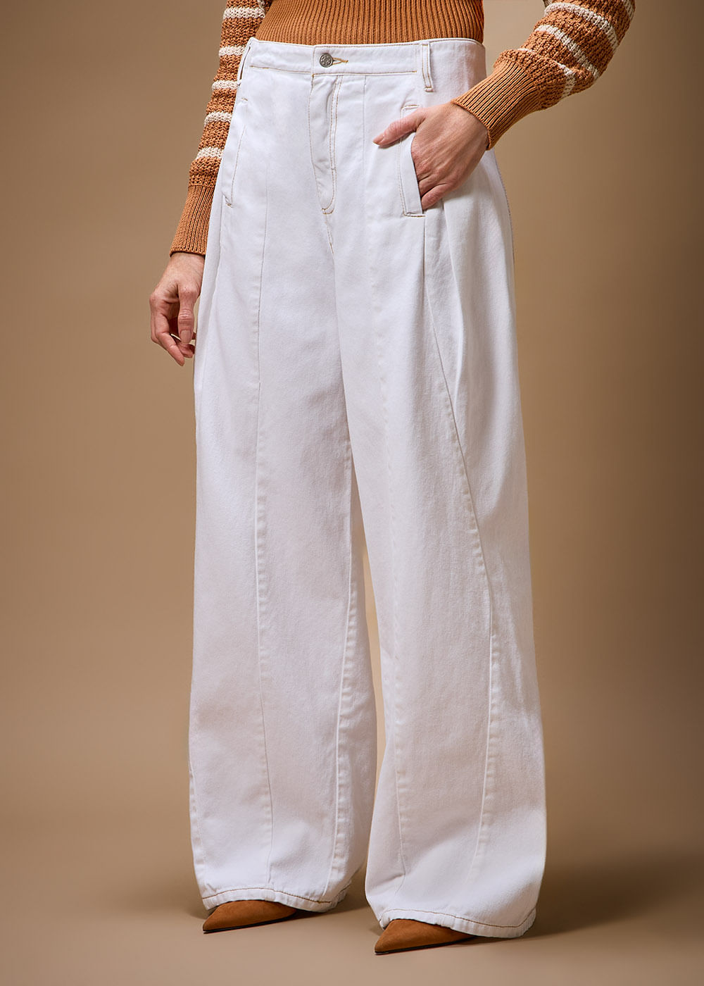 12.74.3702CRU CALÇA BALLON COM PREGAS FRONTAIS