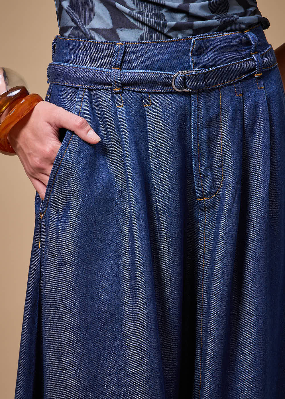 14.30.3701AMA SAIA JEANS LONGA COM CINTO