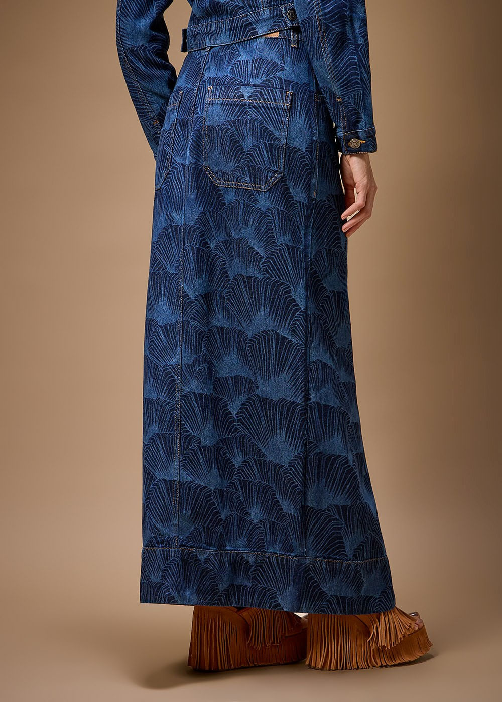 14.30.3703AMA SAIA JEANS LONGA ESTAMPA LEQUE