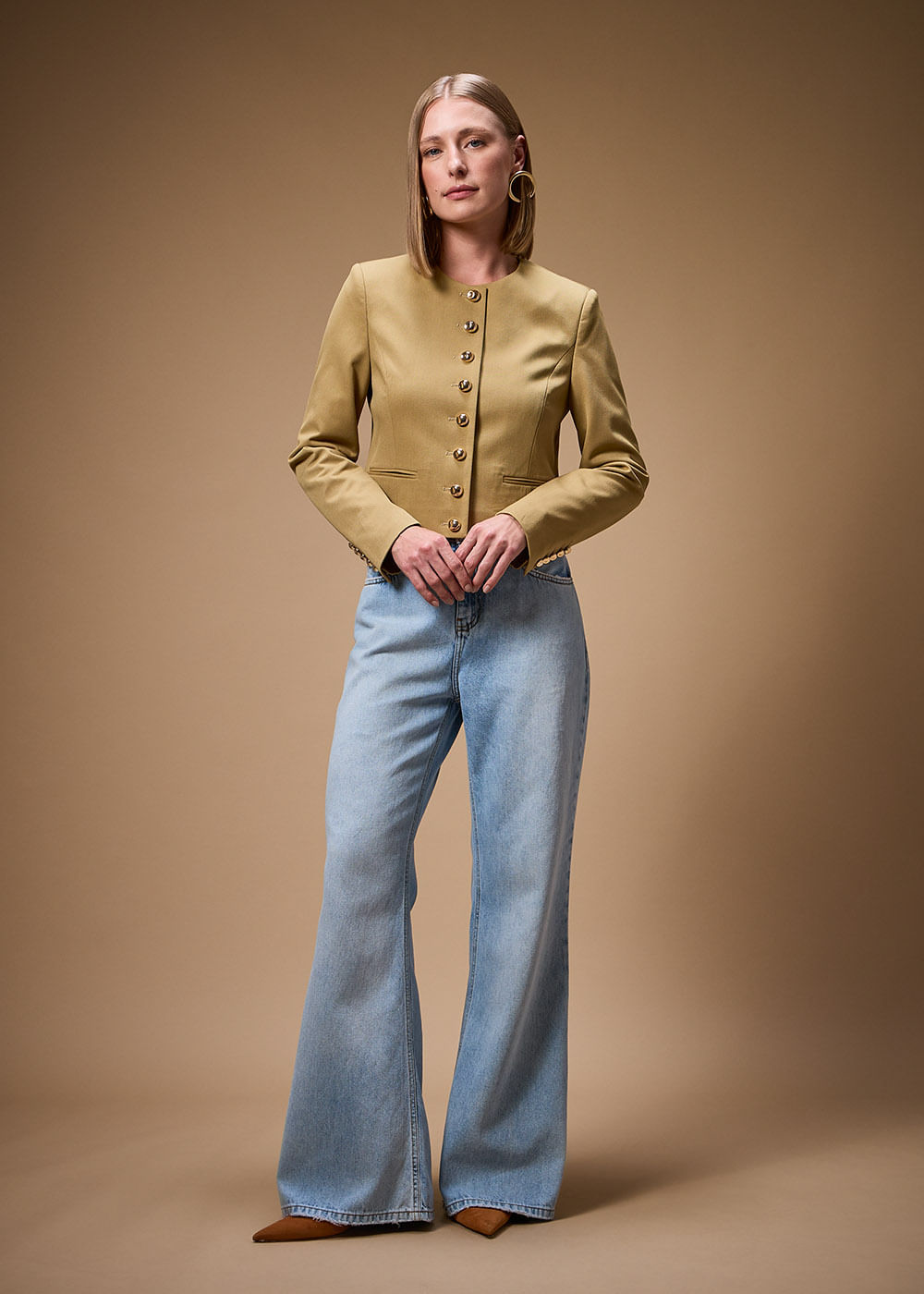 21.30.3707CAQ JAQUETA CROPPED COM BOTÕES