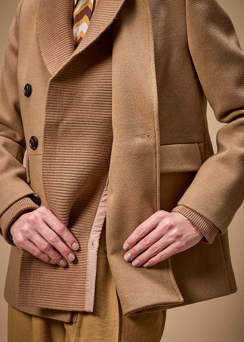 21.40.3703CRM CASACO C/ GOLA DE TRICOT REMOVÍVEL