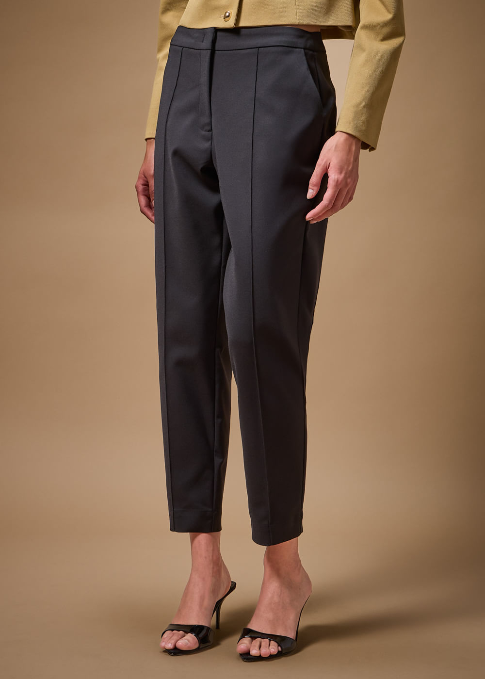 22.21.3701PTO CALÇA RETA DETALHE RECORTE EM ZIG ZAG - HIGHLINE