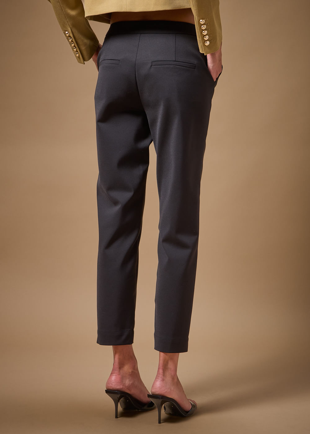 22.21.3701PTO CALÇA RETA DETALHE RECORTE EM ZIG ZAG - HIGHLINE