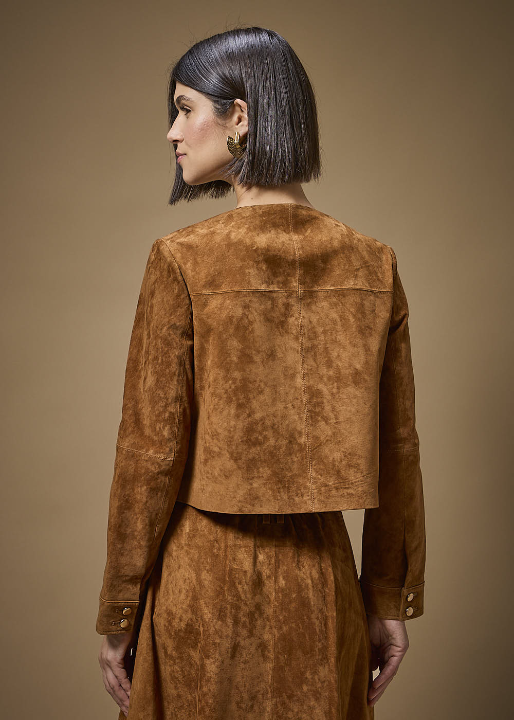 31.40.3703AMJ JAQUETA  SUEDE C/ BOLSOS - HIGHLINE