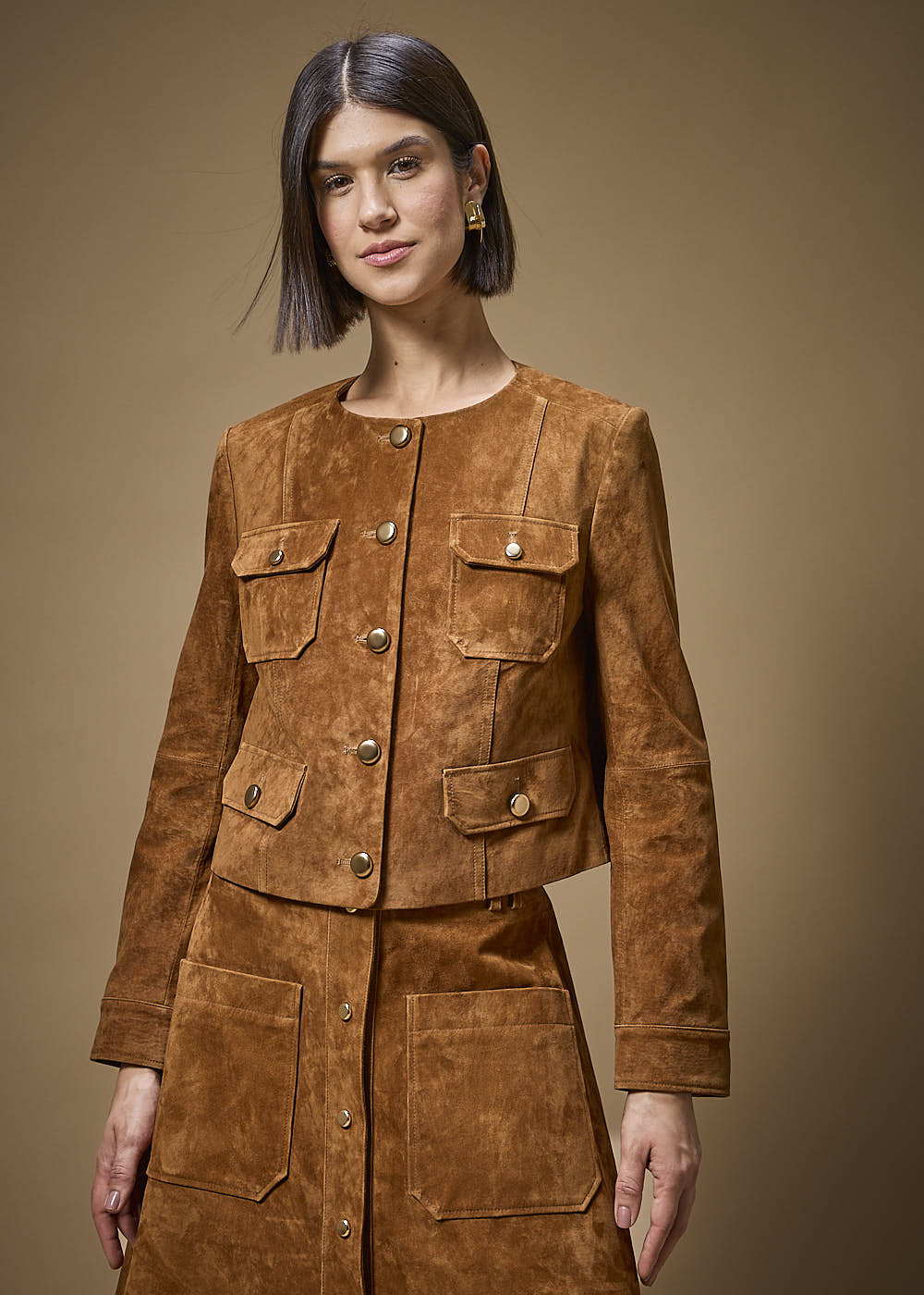 31.40.3703AMJ JAQUETA  SUEDE C/ BOLSOS - HIGHLINE