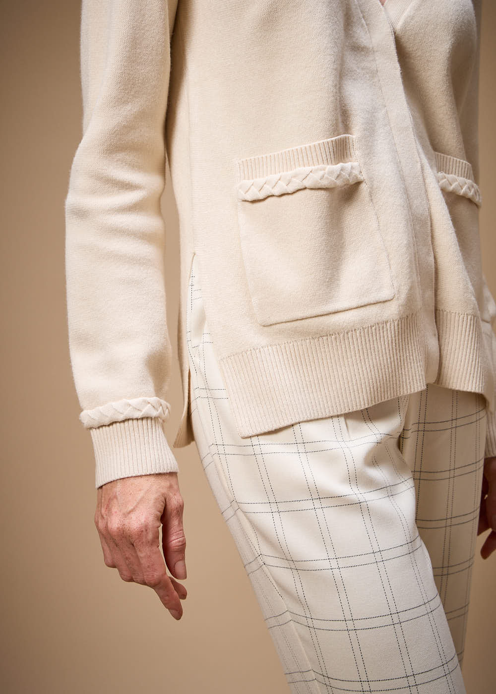 45.10.3702OFW CARDIGÃ BOLSO TRANÇADO