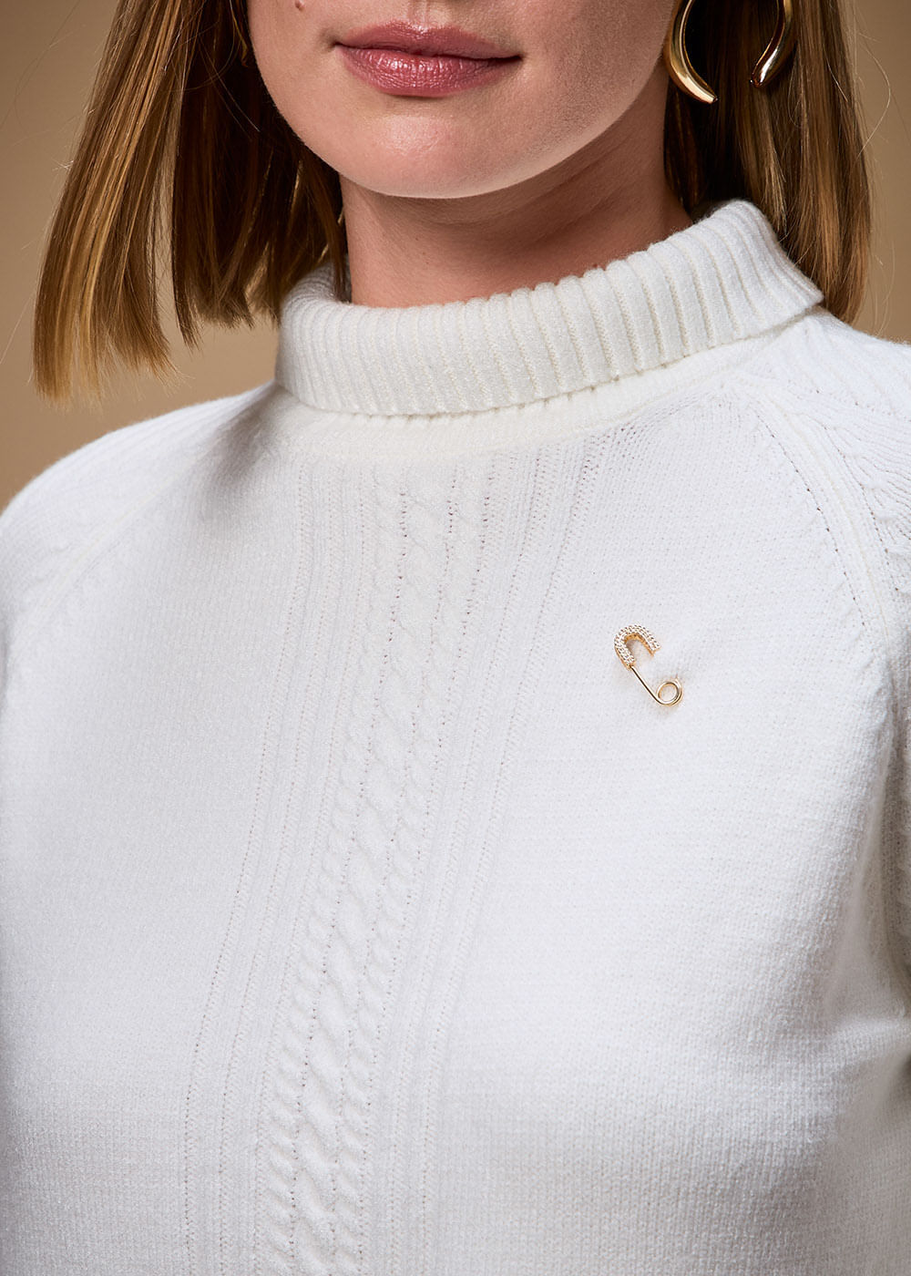 46.40.3705OFW BLUSA GOLA ALTA DETALHE TRANÇADO