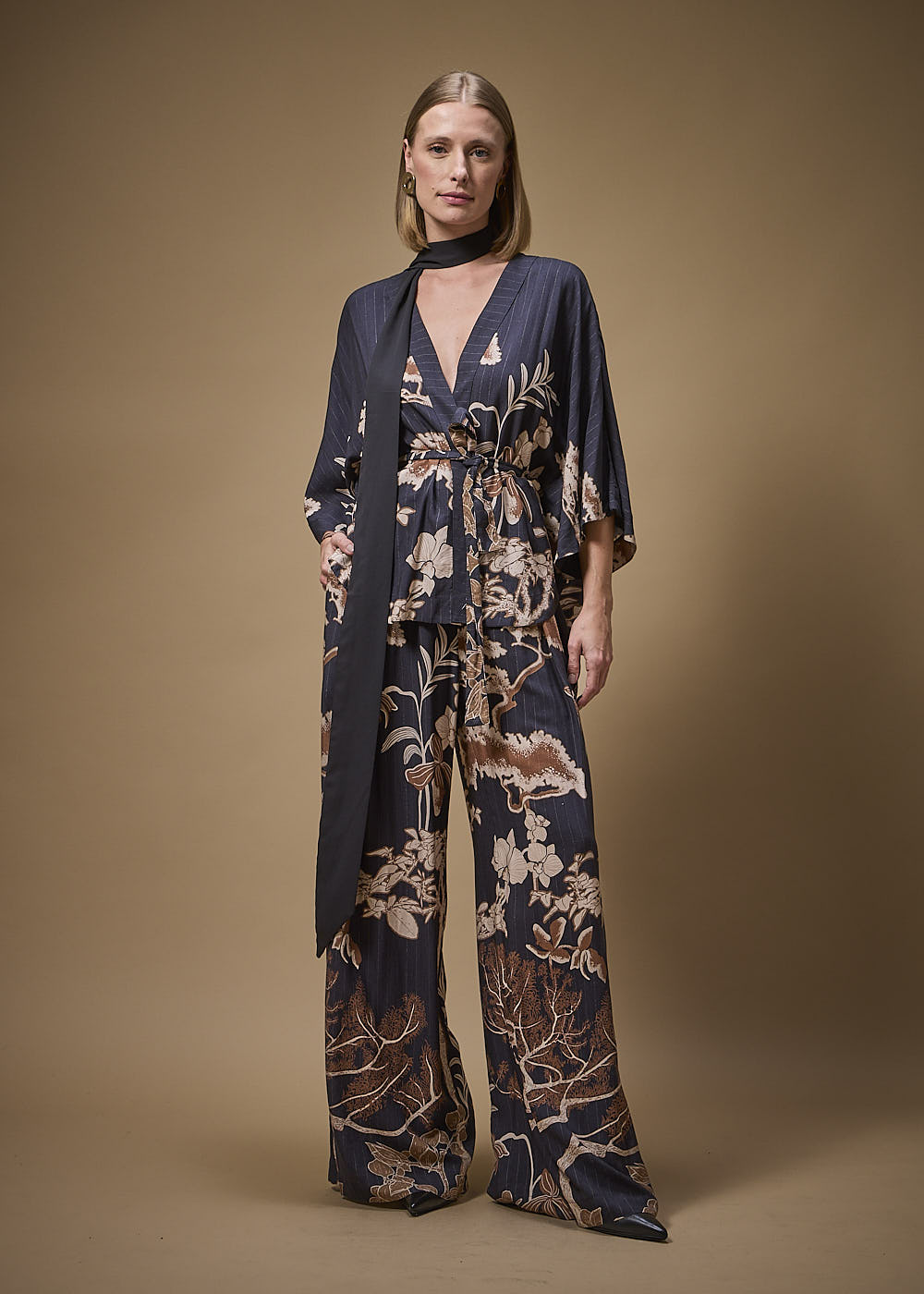 51.30.3703EST KIMONO DETALHADO ESTAMPA YONOMORI