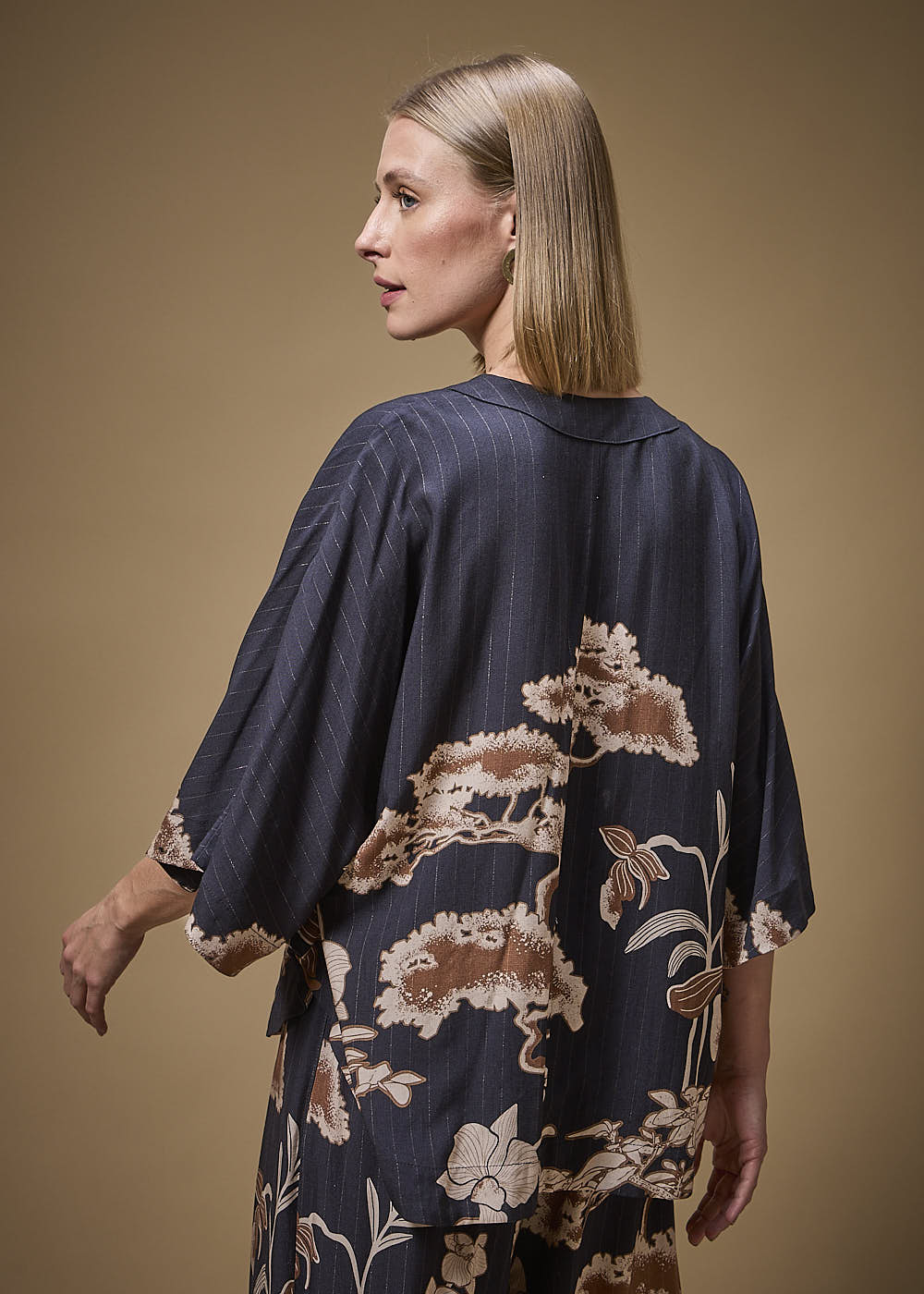 51.30.3703EST KIMONO DETALHADO ESTAMPA YONOMORI