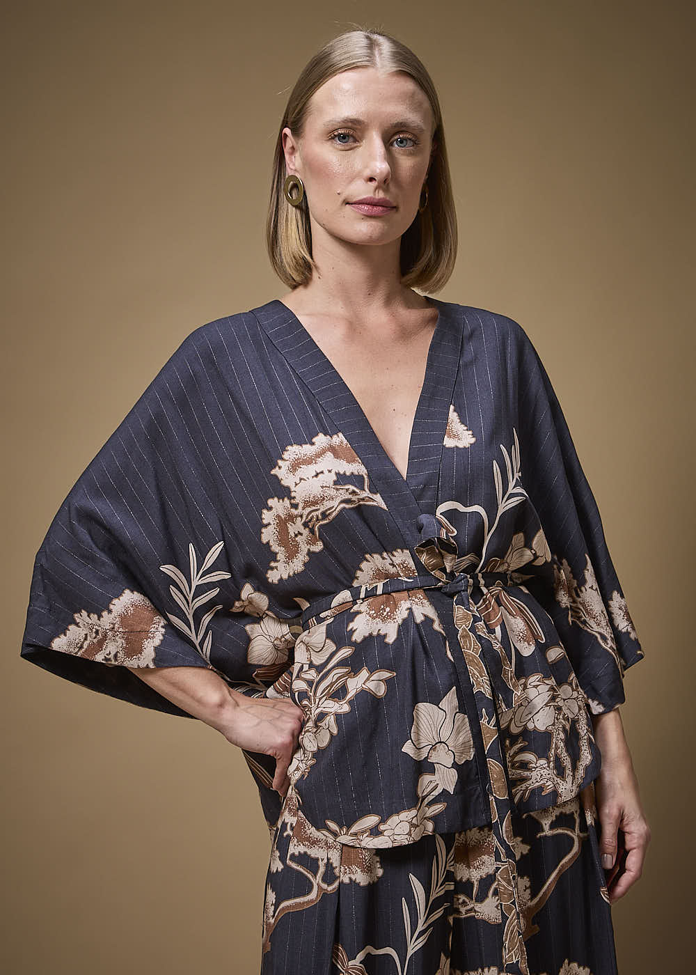 51.30.3703EST KIMONO DETALHADO ESTAMPA YONOMORI