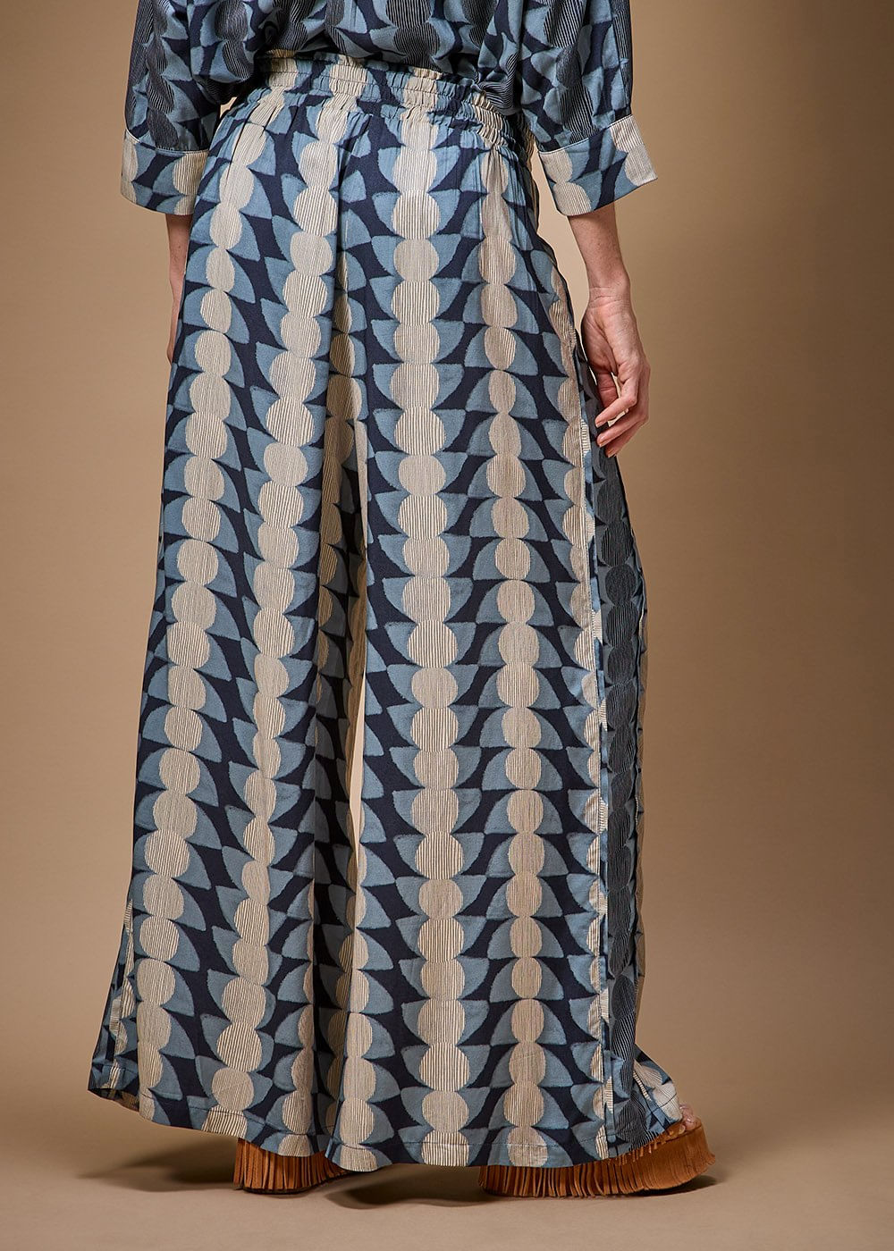 52.23.3705OFW CALÇA PANTALONA DETALHADA ESTAMPA TSUKI