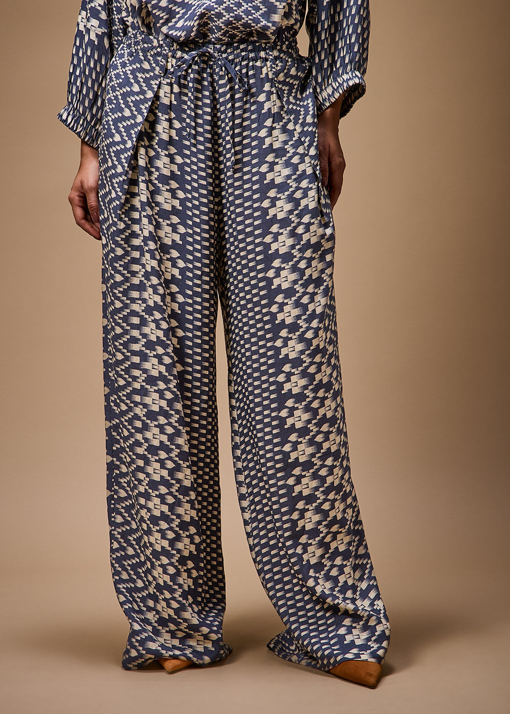 52.23.3707EST CALÇA PANTALONA DETALHADA ESTAMPA ORIGAMI