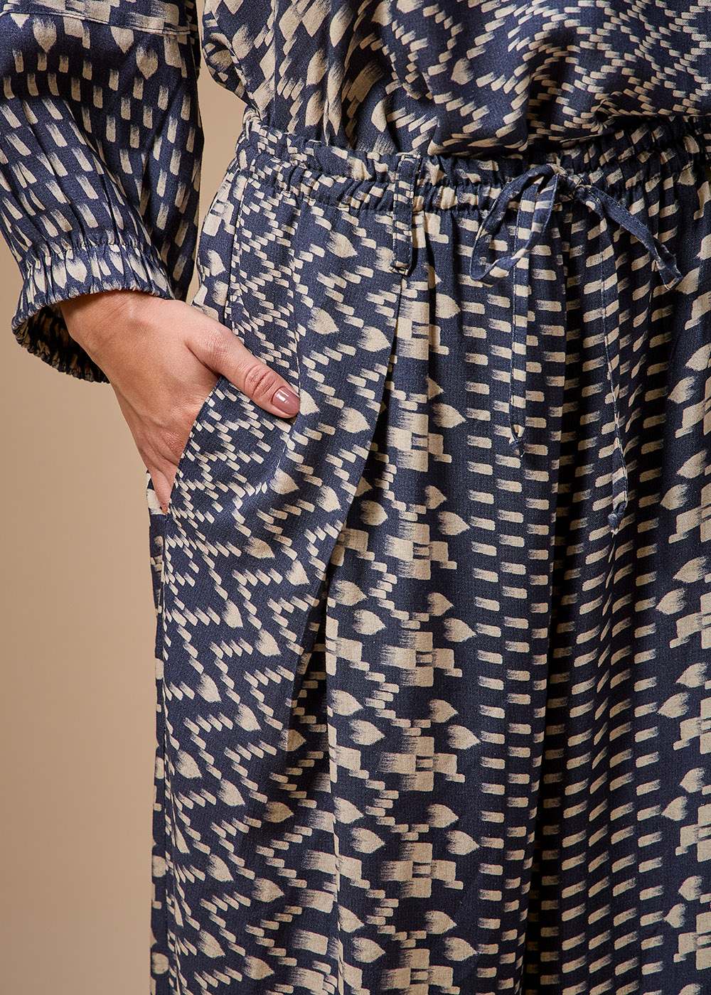 52.23.3707EST CALÇA PANTALONA DETALHADA ESTAMPA ORIGAMI