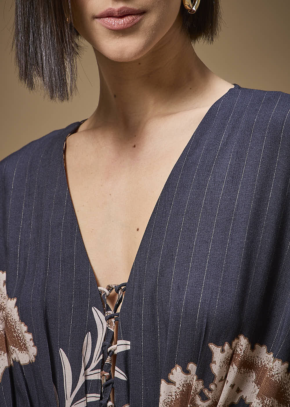 53.22.3701EST VESTIDO CURTO DETALHADO ESTAMPA YONOMORI