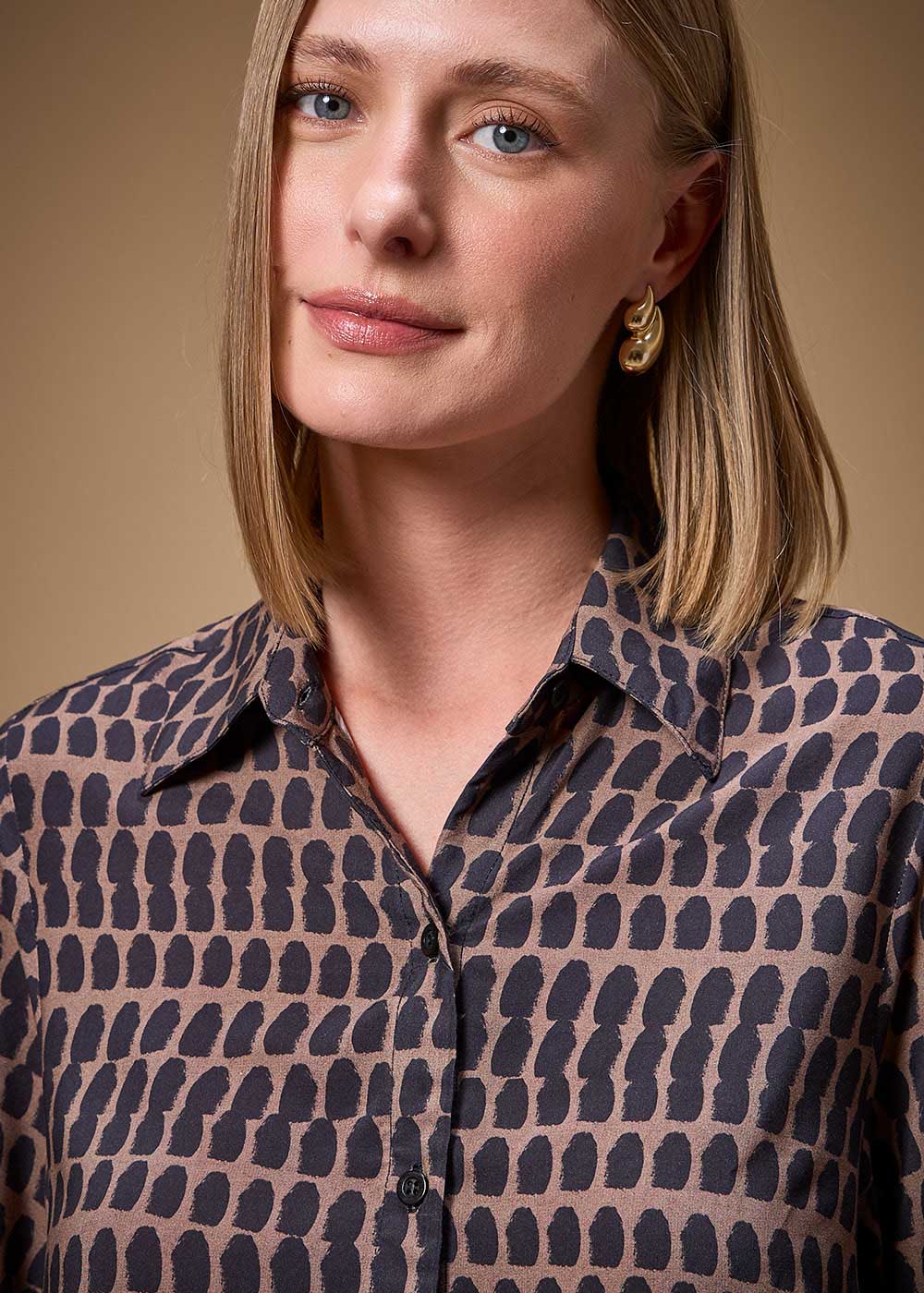 53.24.3702SOY CHEMISE ALONGADO C/ CINTO ESTAMPA CHAWAN