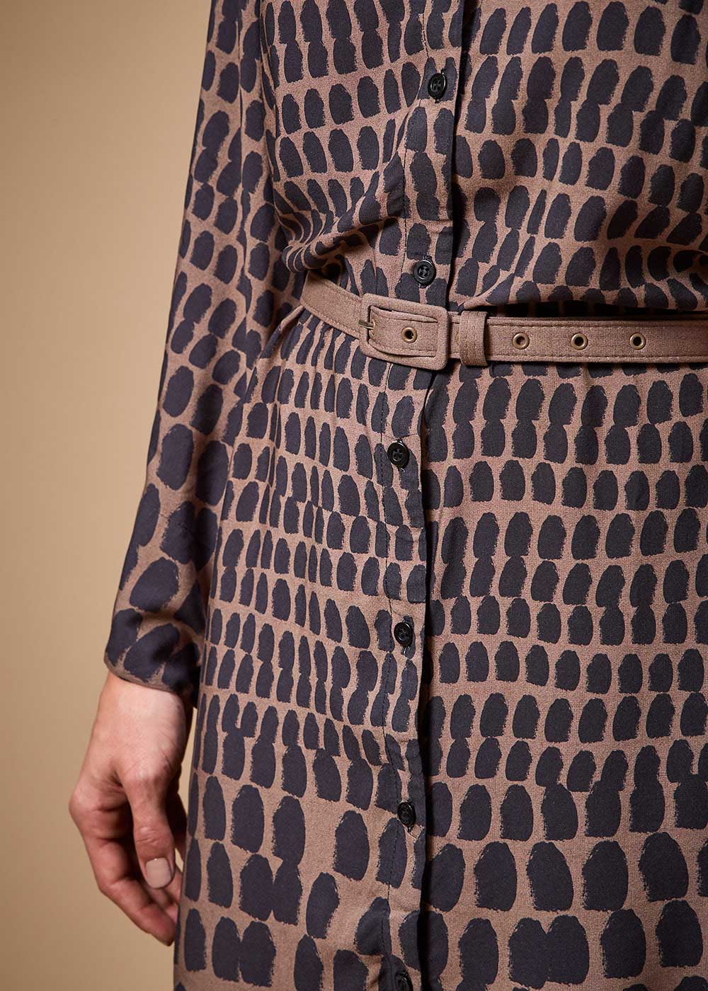 53.24.3702SOY CHEMISE ALONGADO C/ CINTO ESTAMPA CHAWAN