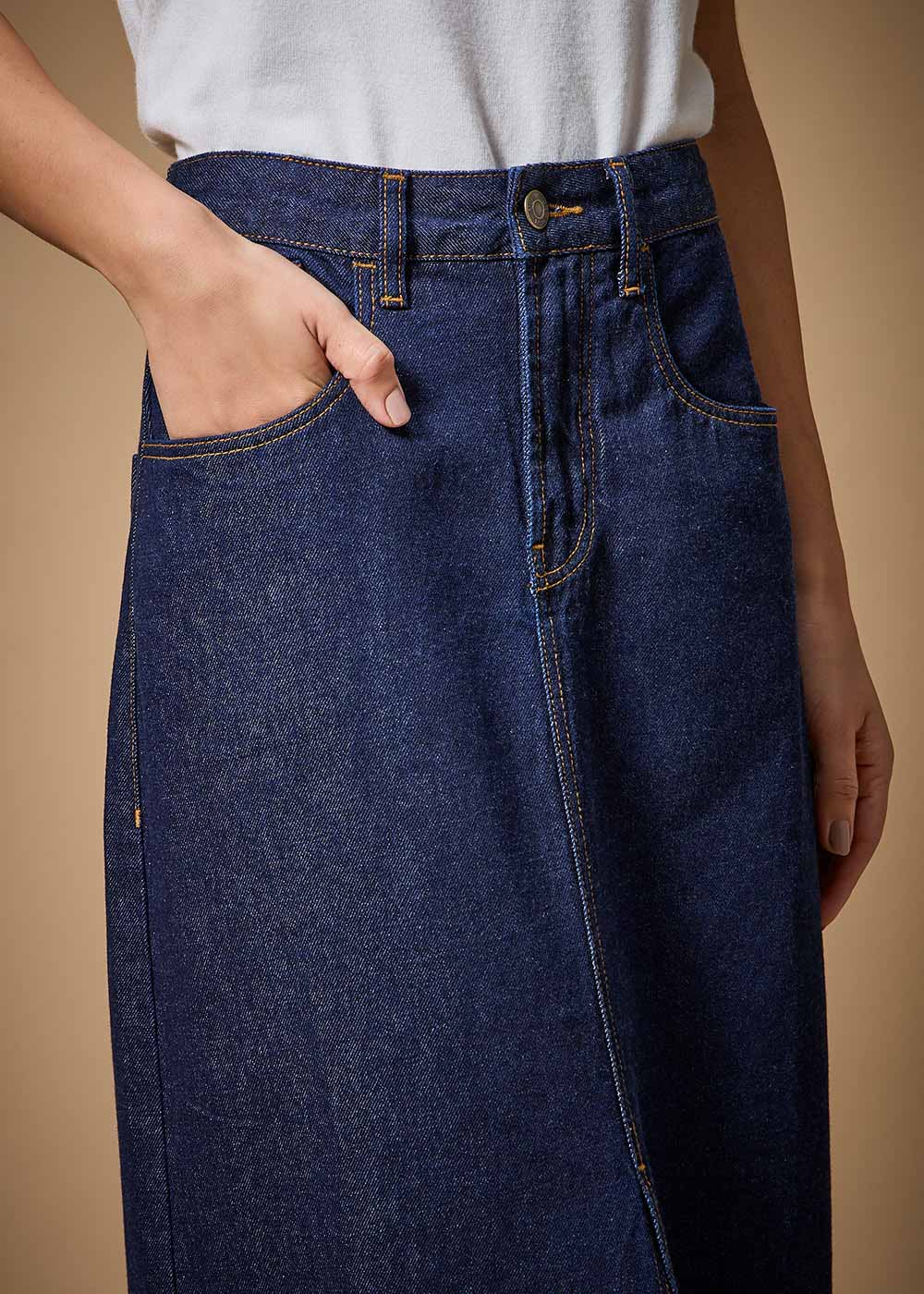 14.30.3704AMA SAIA JEANS LONGA COM FENDA