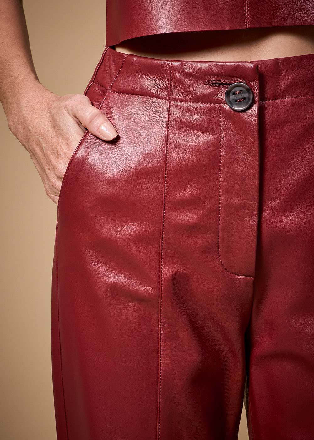 32.20.3702UME CALÇA DE COURO RETA - HIGHLINE