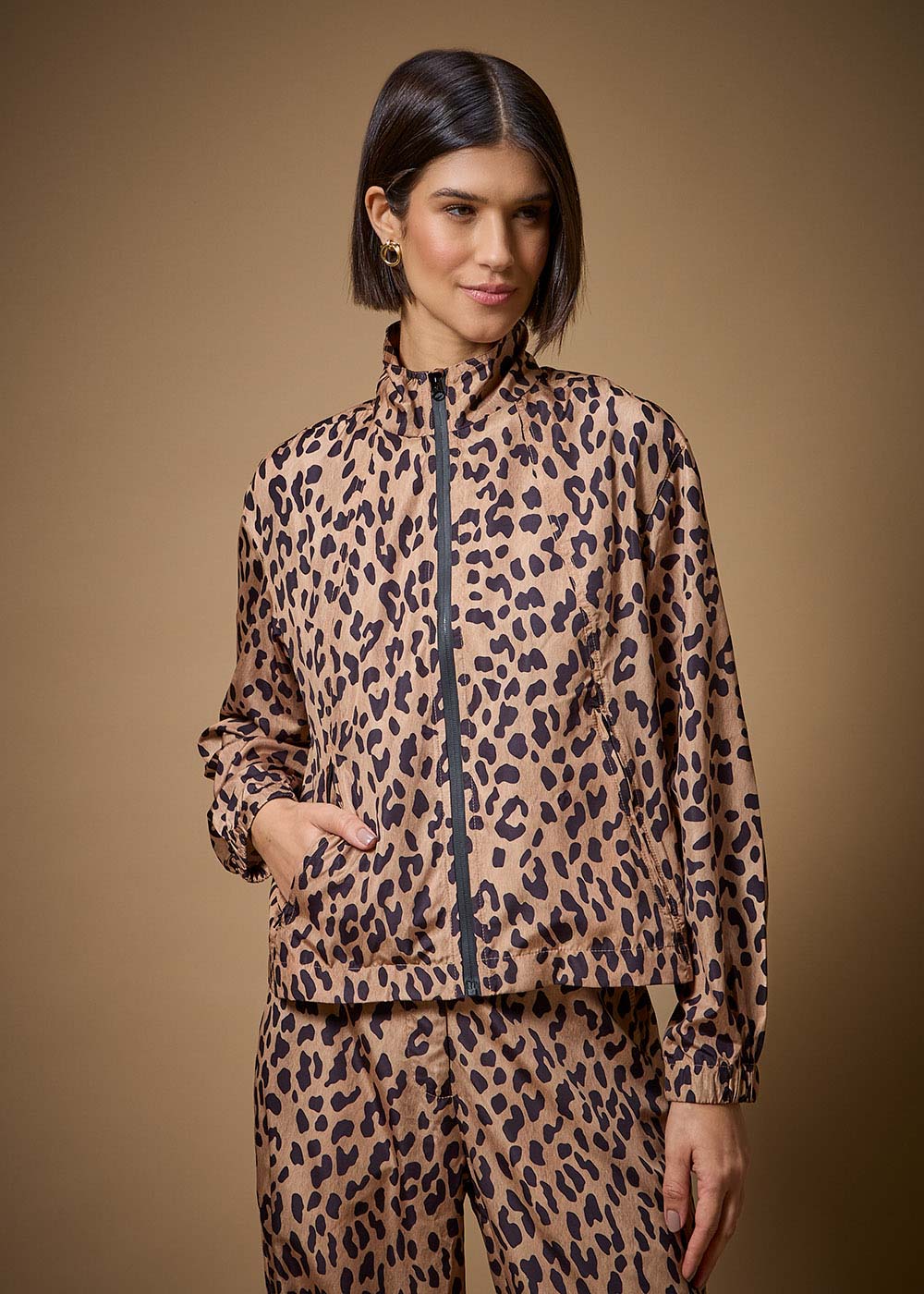 51.30.3707EST JAQUETA COM RECORTES ESTAMPA JAGUAR