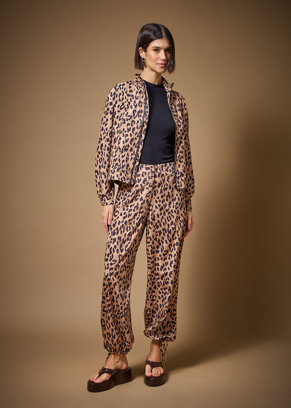 51.30.3707EST JAQUETA COM RECORTES ESTAMPA JAGUAR