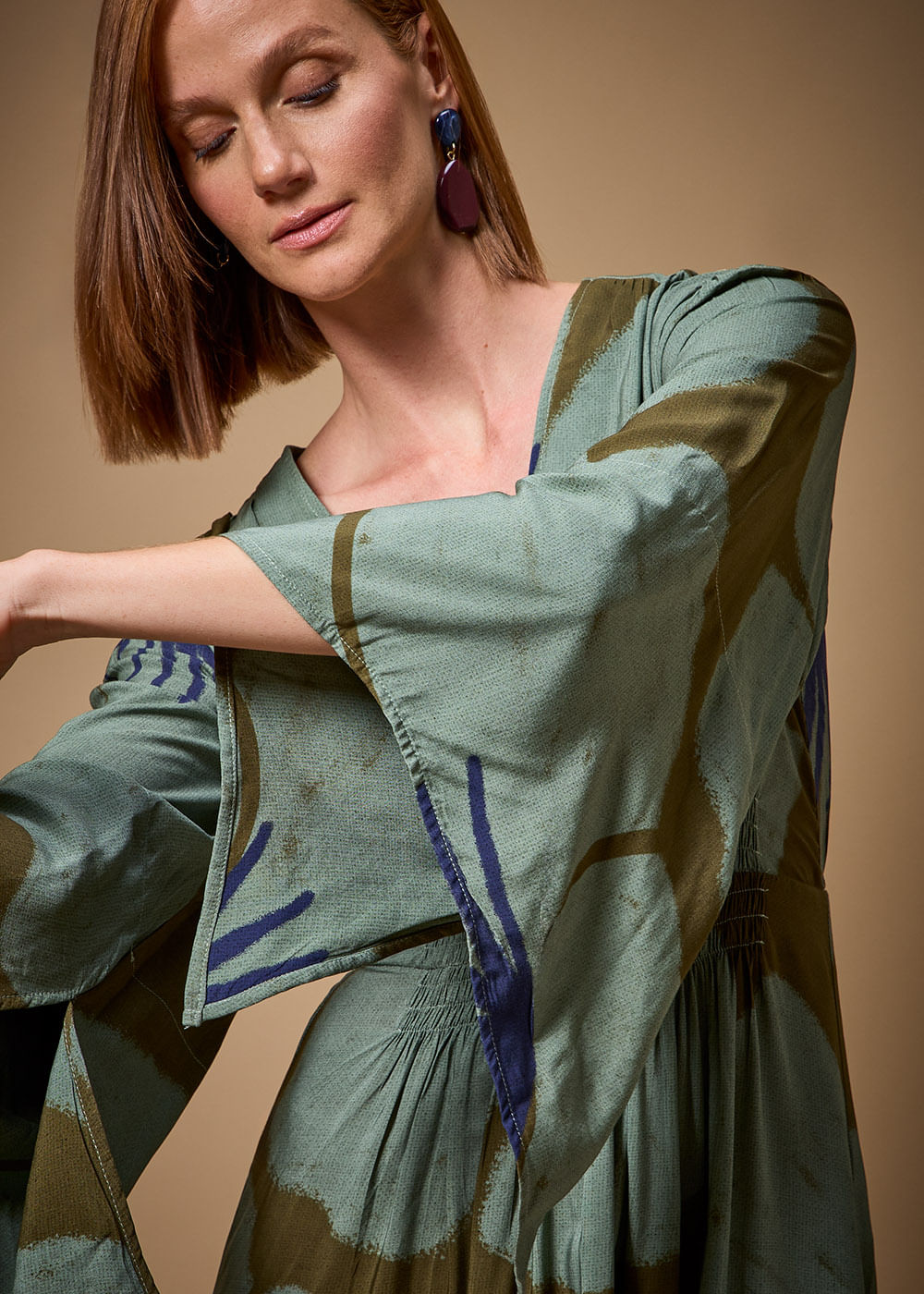 53.53.3709BON VESTIDO LONGUETE DETALHADO ESTAMPA HANA