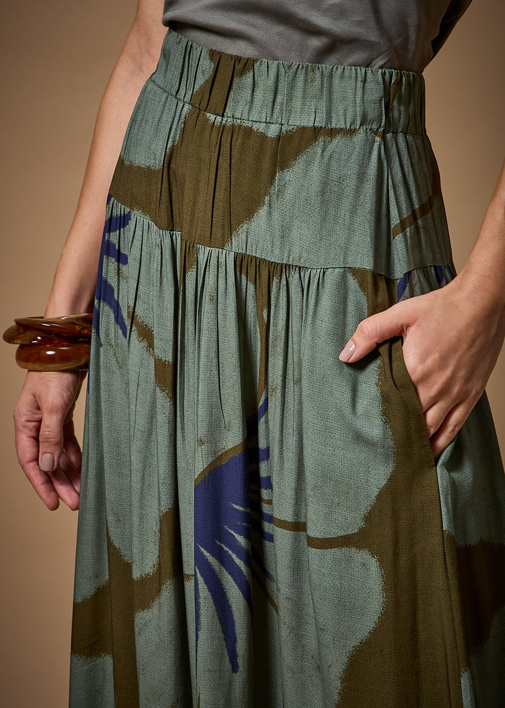 54.21.3710BON SAIA MIDI PALA LARGA ESTAMPA HANA