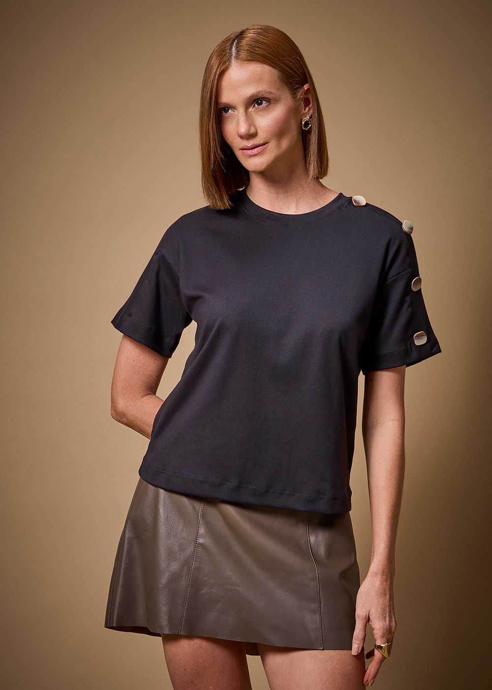 67.40.3702PTO BLUSA M/C COM BOTÕES APLICADOS