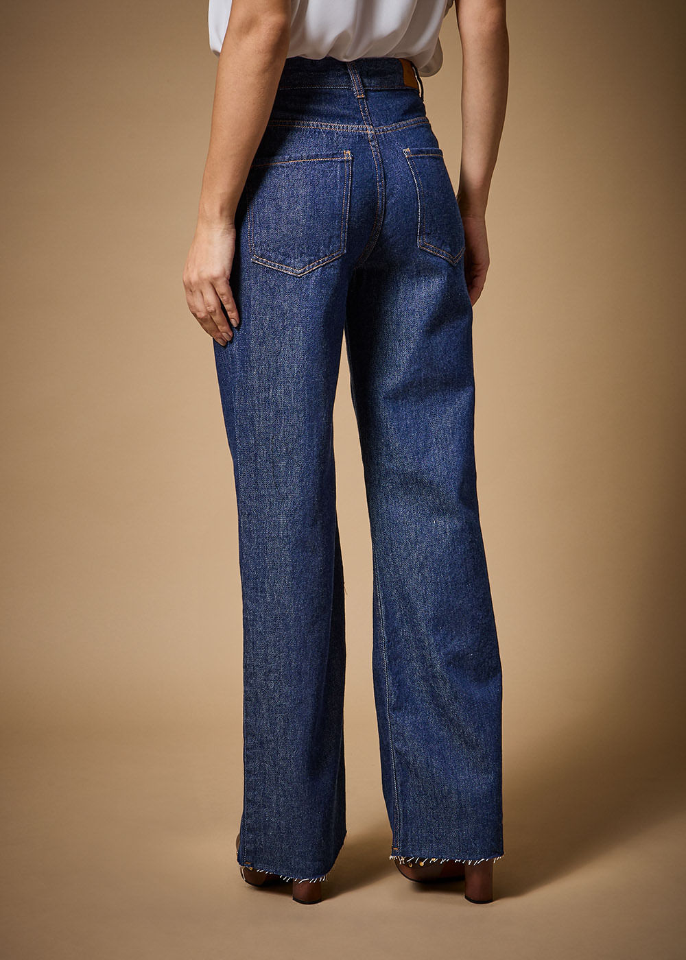 12.25.3703AMA CALÇA WIDE LEG JEANS BARRA A FIO